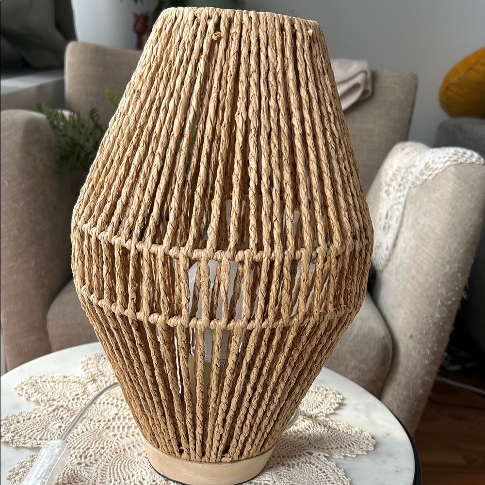 Mid- Century Modern Noguchi-like Table Lamp Unbranded